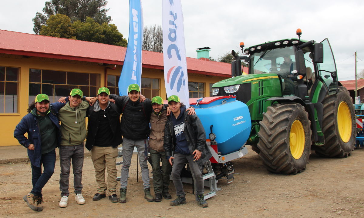 Instituto Adolfo Matthei impulsa la educación agraria con demostración de maquinaria moderna