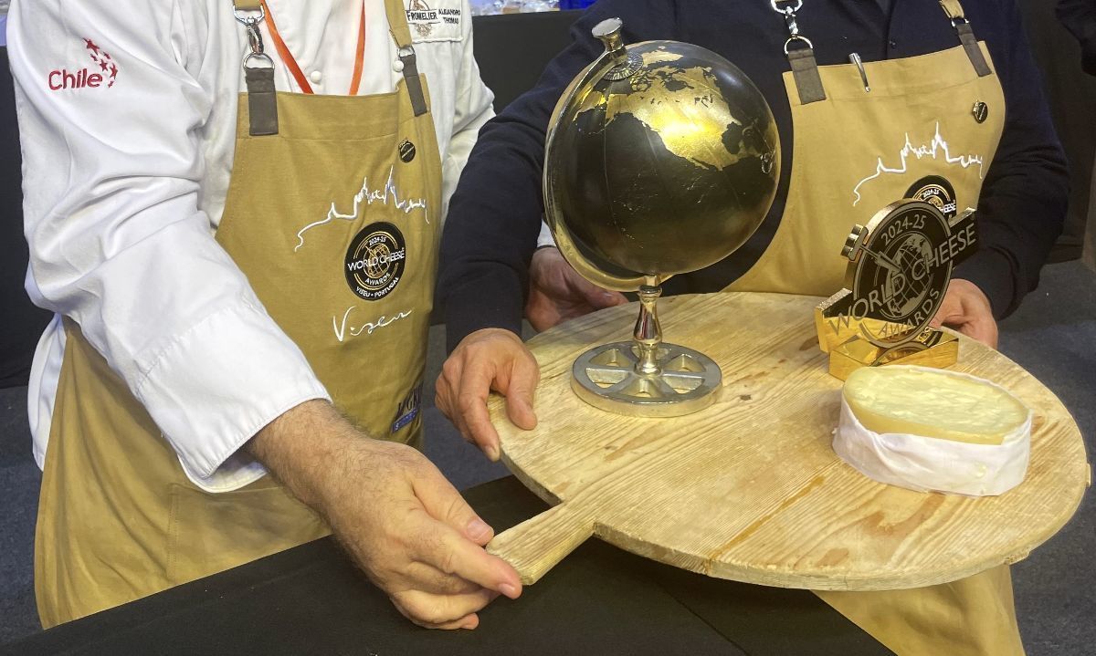 Un queso portugués que se puede comer con cuchara fue elegido el mejor del mundo